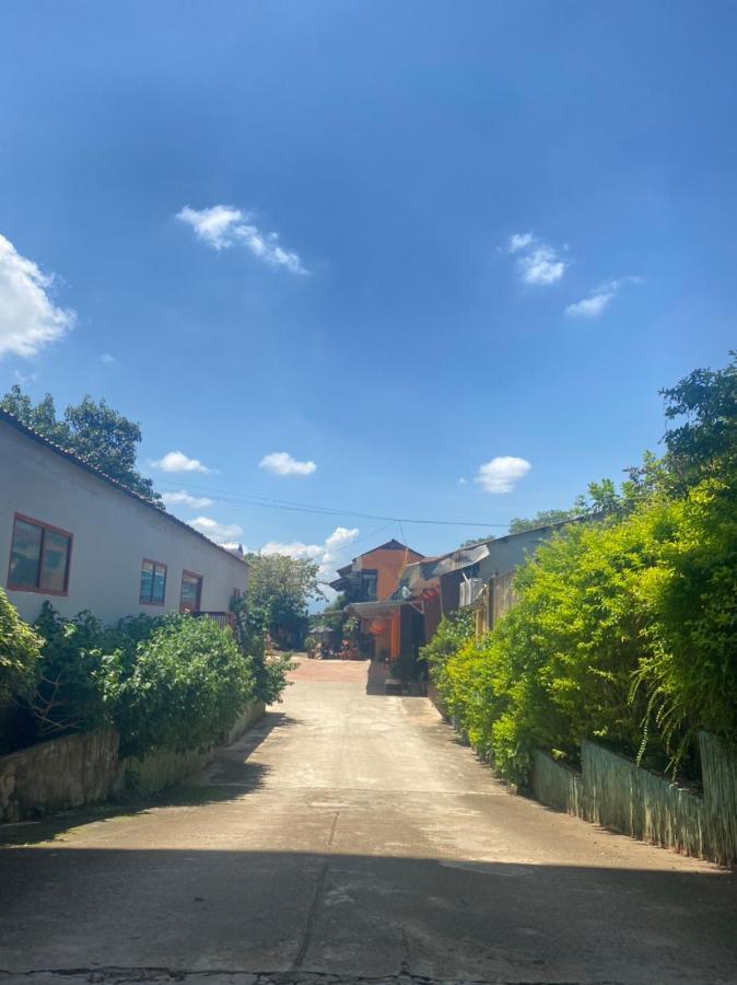 Hotel Khach San Ban Me Xanh Buon Ma Thuot Exterior foto