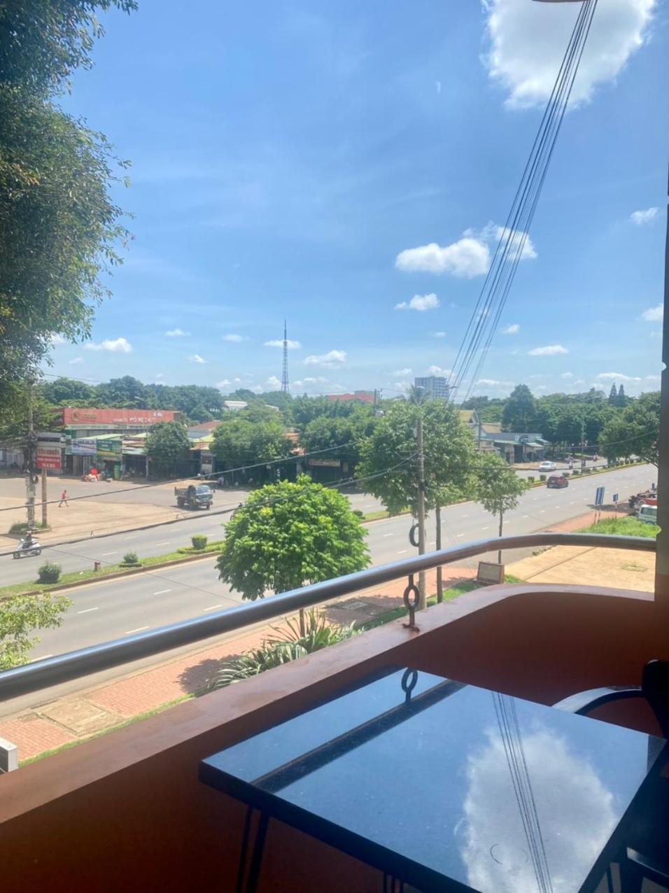 Hotel Khach San Ban Me Xanh Buon Ma Thuot Exterior foto
