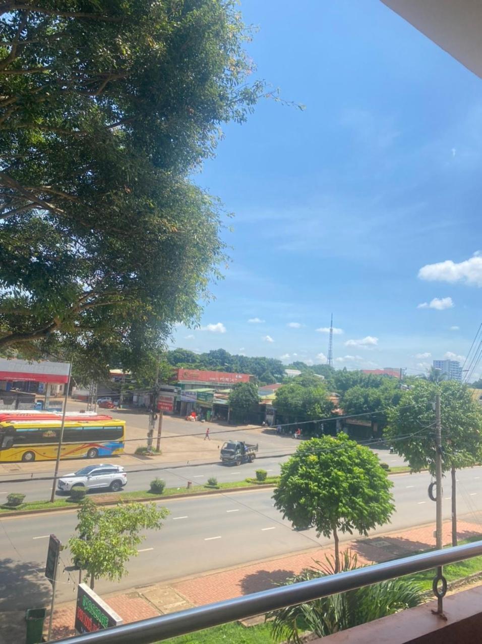 Hotel Khach San Ban Me Xanh Buon Ma Thuot Exterior foto