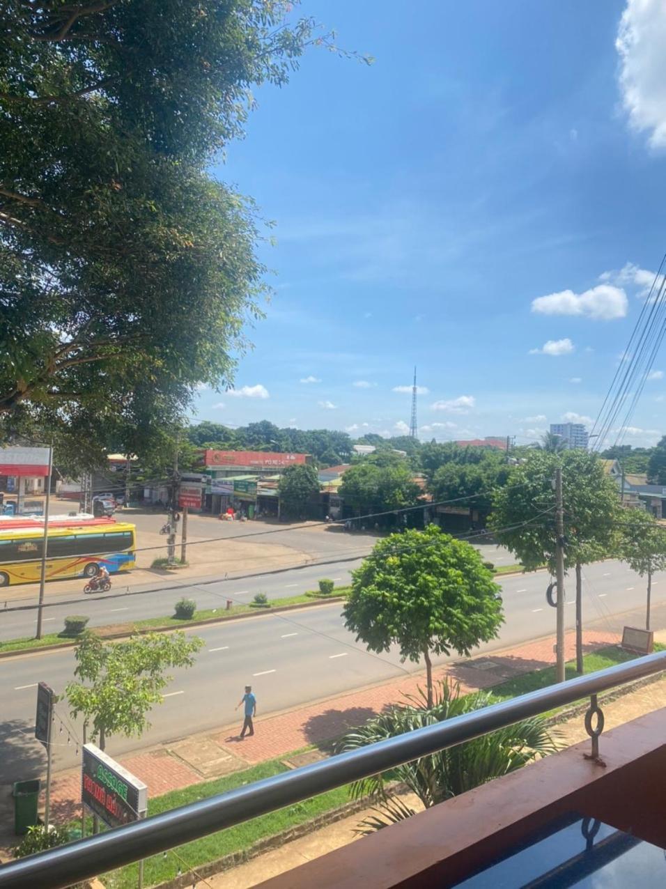 Hotel Khach San Ban Me Xanh Buon Ma Thuot Exterior foto